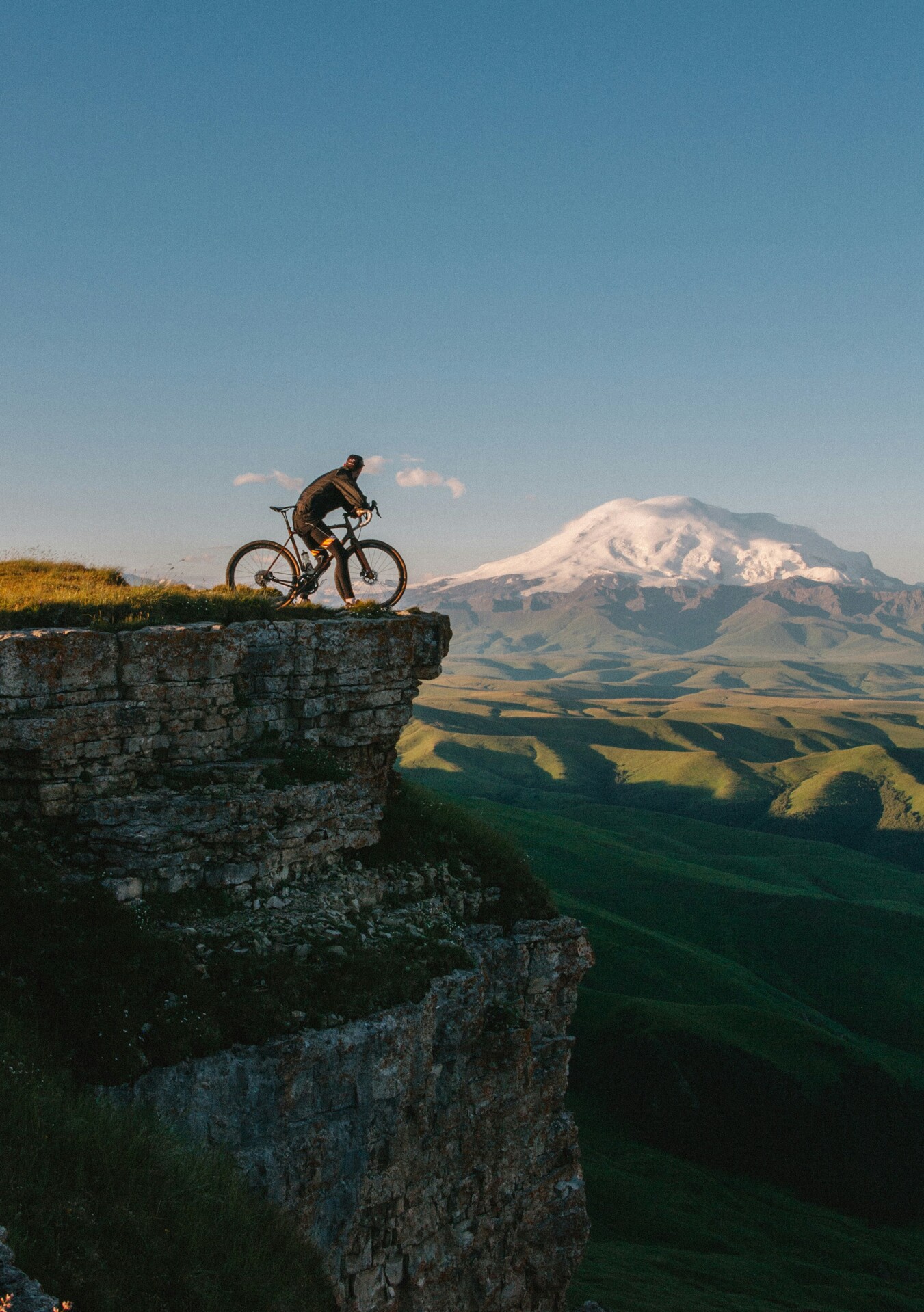 Bike Peak na cestah in trailih